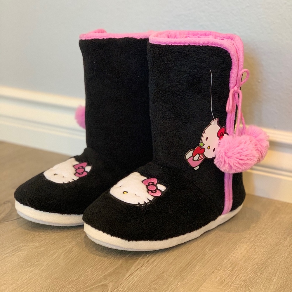 Hello Kitty Fur Lounge Boots